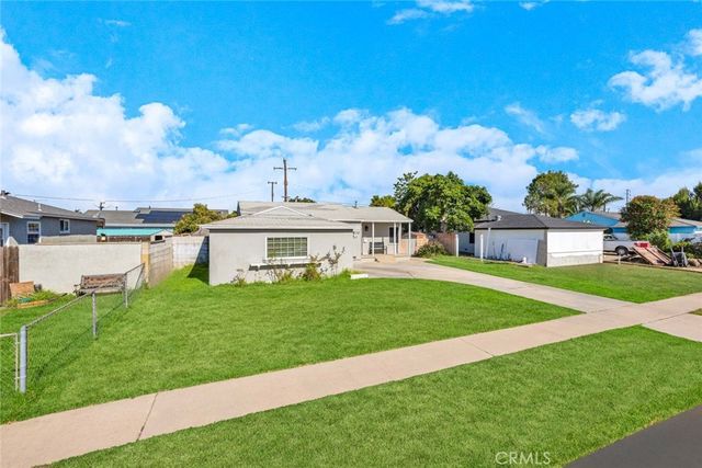 7901 Rockwell Avenue, Midway City, CA 92655