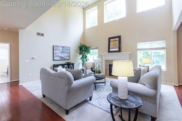 2221 Mayflower, Troy, MI 48085
