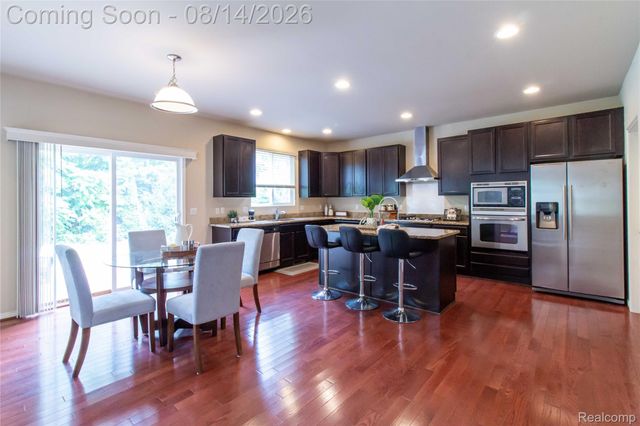 2221 Mayflower, Troy, MI 48085