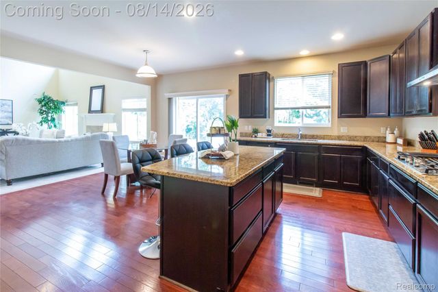 2221 Mayflower, Troy, MI 48085
