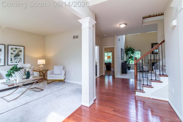 2221 Mayflower, Troy, MI 48085
