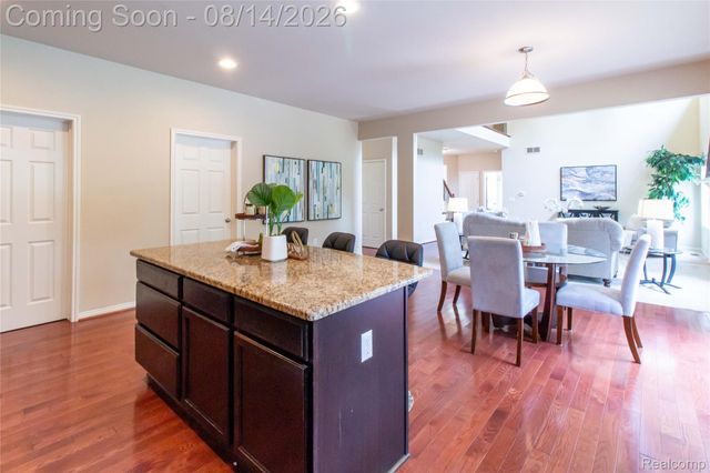 2221 Mayflower, Troy, MI 48085