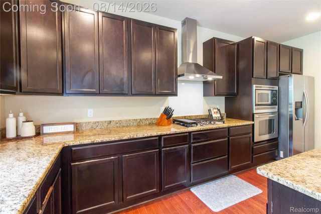 2221 Mayflower, Troy, MI 48085