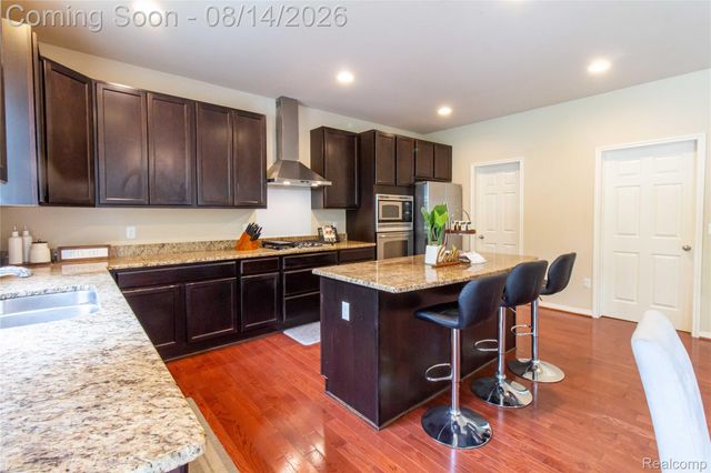 2221 Mayflower, Troy, MI 48085