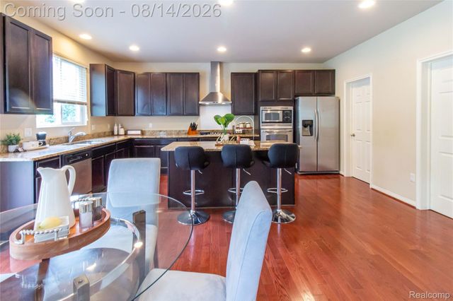 2221 Mayflower, Troy, MI 48085