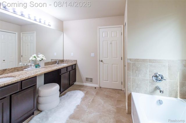 2221 Mayflower, Troy, MI 48085