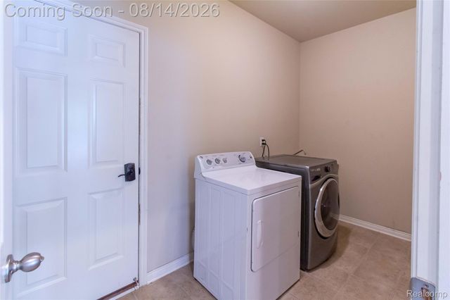 2221 Mayflower, Troy, MI 48085