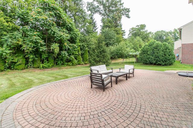 2221 Mayflower, Troy, MI 48085