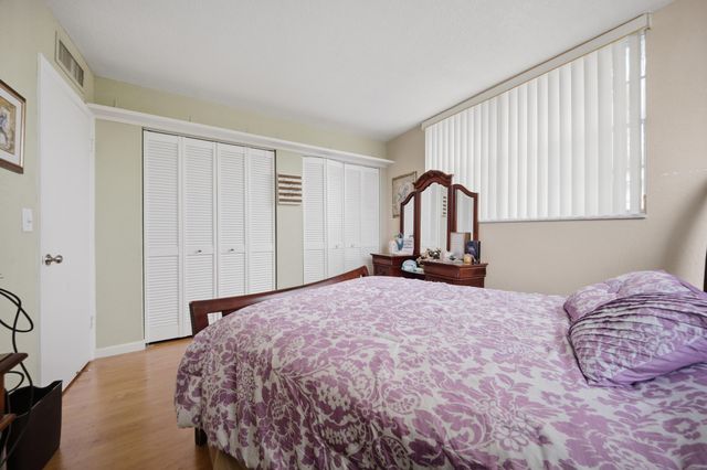 3040 Holiday Springs Boulevard 212, Margate, FL 33063