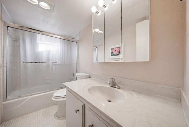 3040 Holiday Springs Boulevard 212, Margate, FL 33063