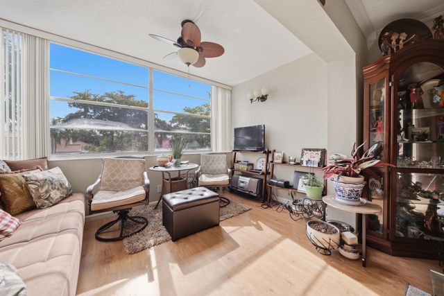 3040 Holiday Springs Boulevard 212, Margate, FL 33063