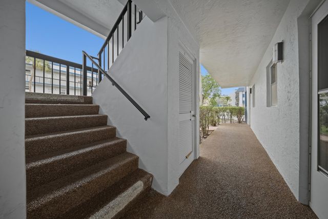 3040 Holiday Springs Boulevard 212, Margate, FL 33063