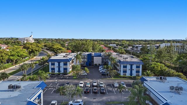 3040 Holiday Springs Boulevard 212, Margate, FL 33063