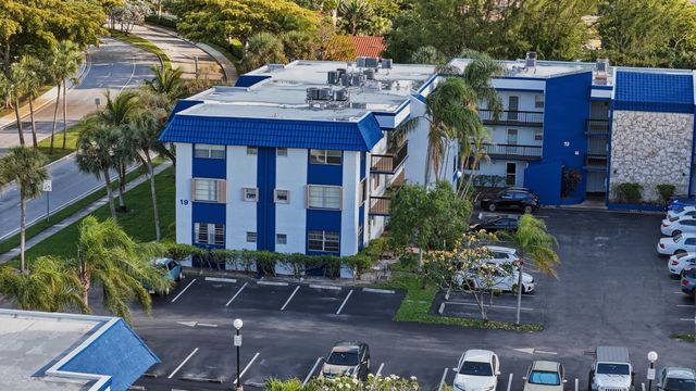 3040 Holiday Springs Boulevard 212, Margate, FL 33063