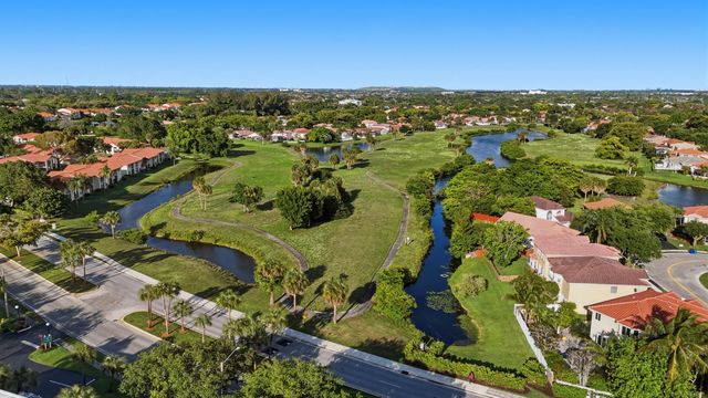 3040 Holiday Springs Boulevard 212, Margate, FL 33063