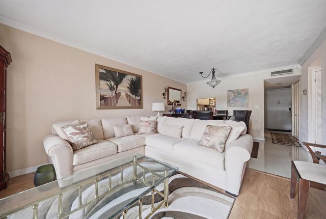 3040 Holiday Springs Boulevard 212, Margate, FL 33063