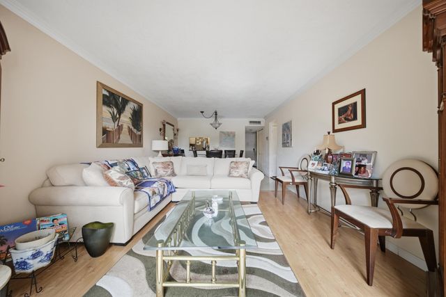 3040 Holiday Springs Boulevard 212, Margate, FL 33063