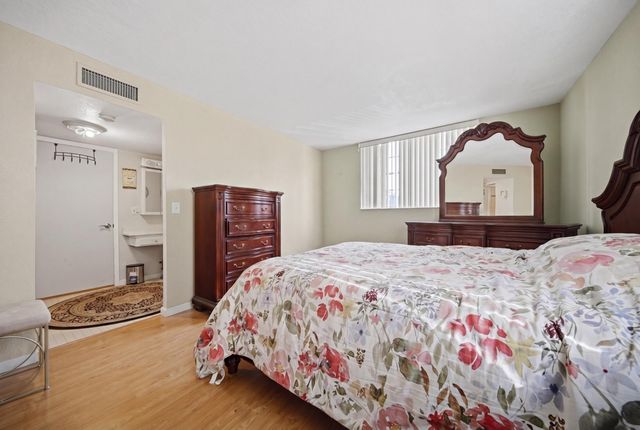 3040 Holiday Springs Boulevard 212, Margate, FL 33063