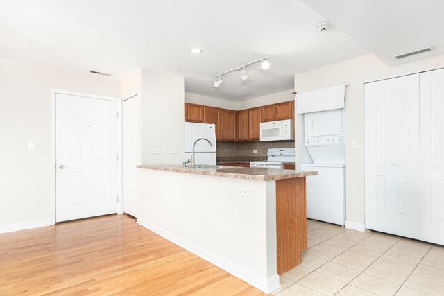 3447 Ridgeland Avenue 203, Berwyn, IL 60402