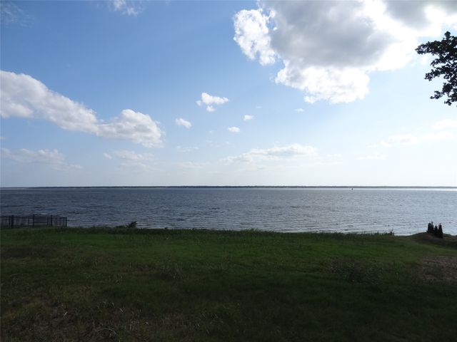 1548 Shoreline Drive, Mabank, TX 75143