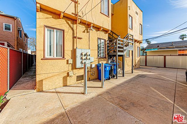 1159 West Boulevard, Los Angeles, CA 90019