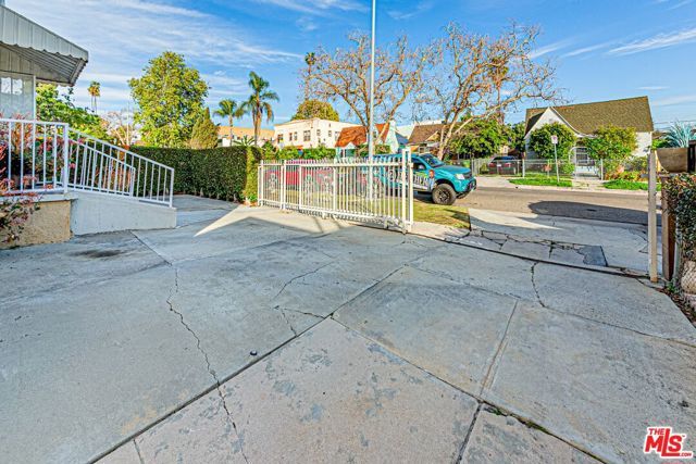 1159 West Boulevard, Los Angeles, CA 90019