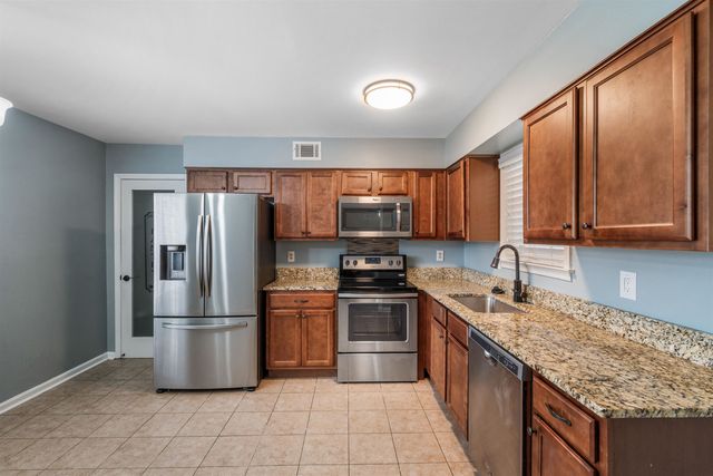 7102 ROSE TRAIL DR, Memphis, TN 38133