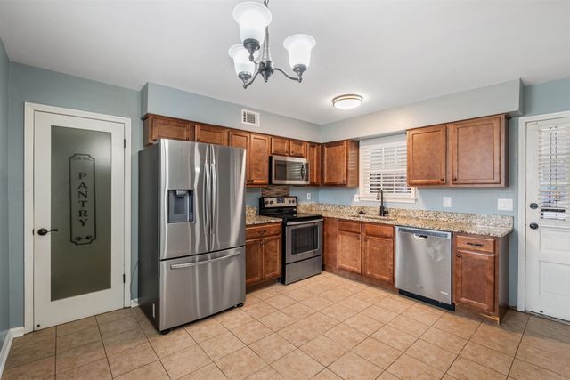 7102 ROSE TRAIL DR, Memphis, TN 38133