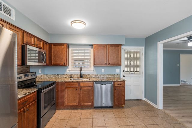 7102 ROSE TRAIL DR, Memphis, TN 38133