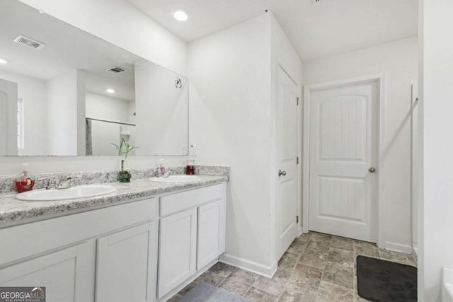 367 Hughes Ln, Pendergrass, GA 30567