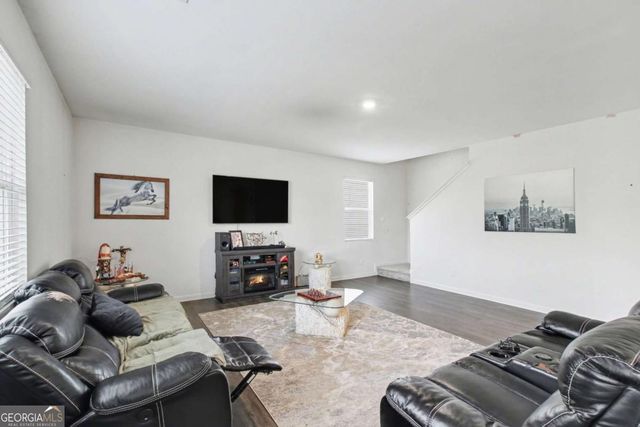 367 Hughes Ln, Pendergrass, GA 30567