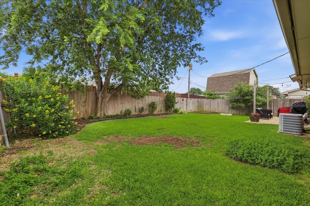 702 Meadow Mead Drive, Allen, TX 75002