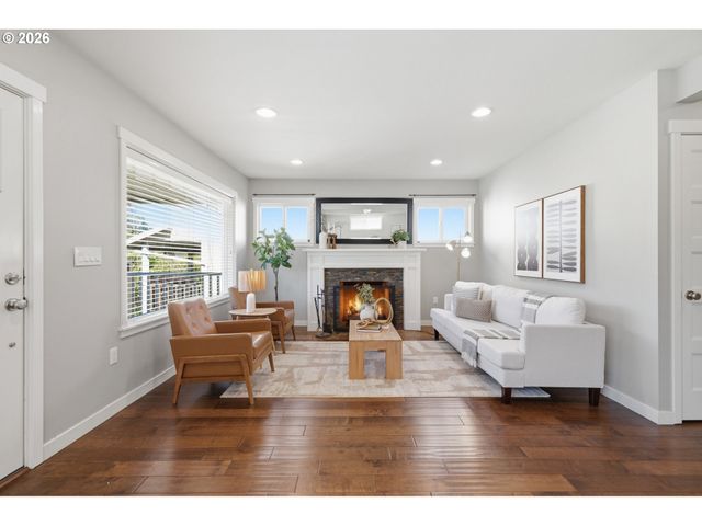 6924 Se MARTINS St, Portland, OR 97206