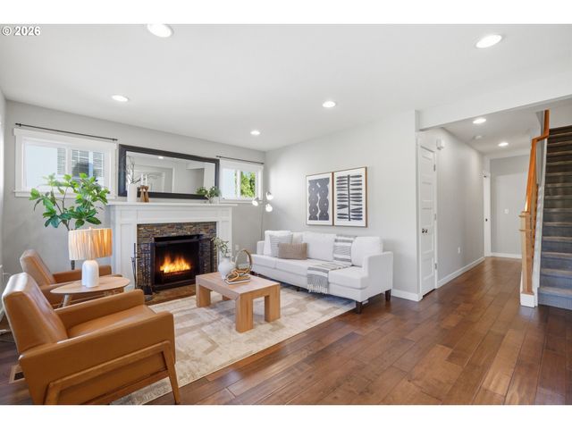 6924 Se MARTINS St, Portland, OR 97206