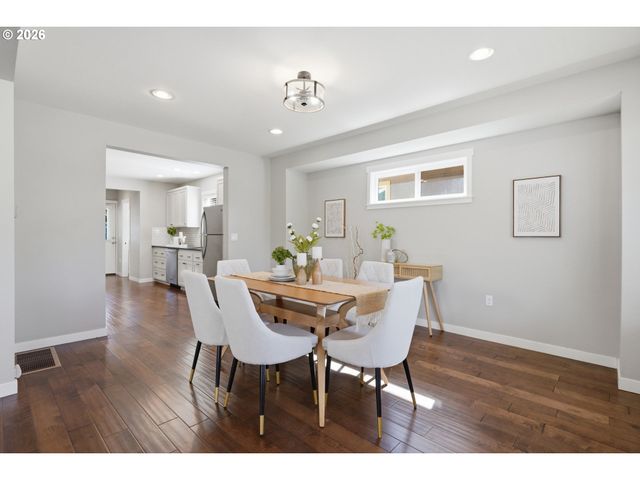 6924 Se MARTINS St, Portland, OR 97206