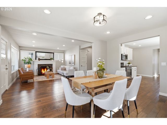 6924 Se MARTINS St, Portland, OR 97206