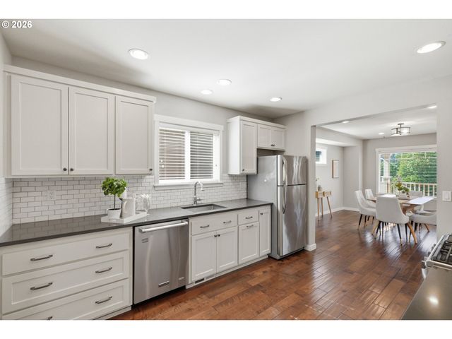 6924 Se MARTINS St, Portland, OR 97206