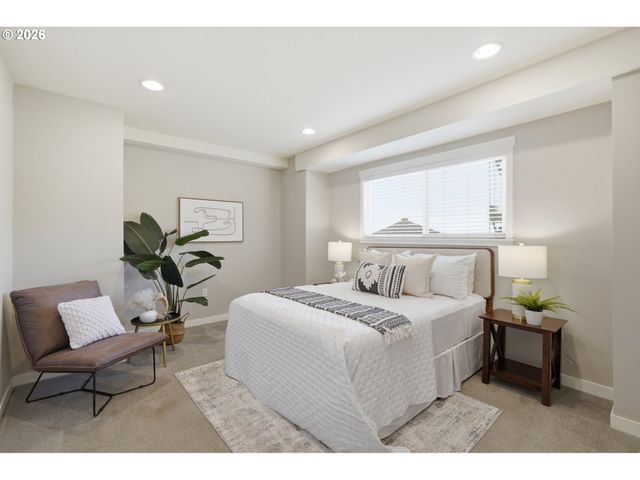 6924 Se MARTINS St, Portland, OR 97206