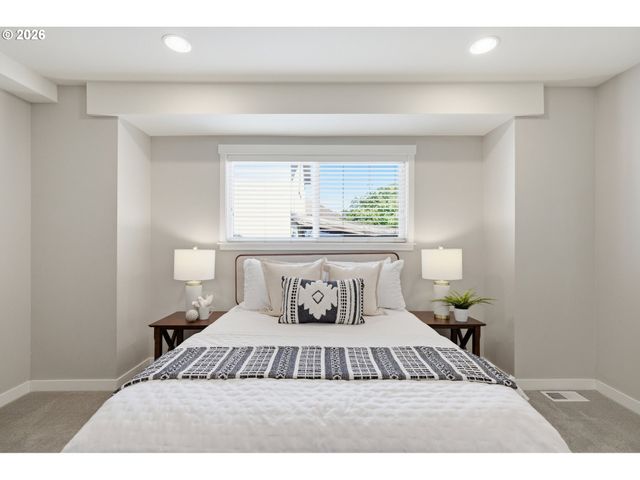 6924 Se MARTINS St, Portland, OR 97206