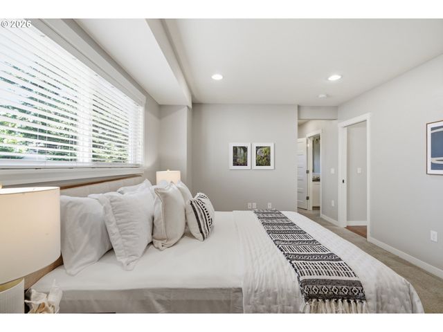 6924 Se MARTINS St, Portland, OR 97206