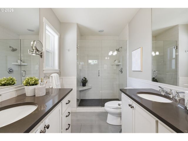 6924 Se MARTINS St, Portland, OR 97206