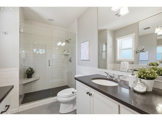 6924 Se MARTINS St, Portland, OR 97206