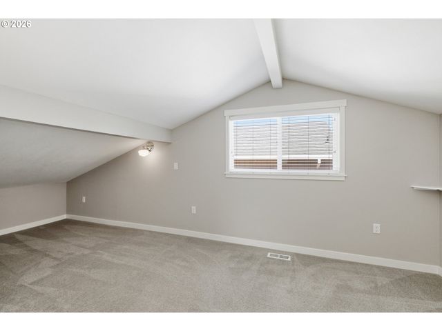 6924 Se MARTINS St, Portland, OR 97206
