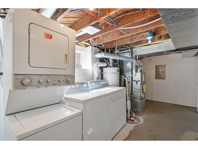 6924 Se MARTINS St, Portland, OR 97206