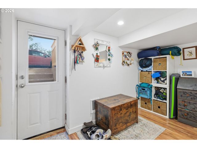 6924 Se MARTINS St, Portland, OR 97206