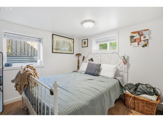 6924 Se MARTINS St, Portland, OR 97206