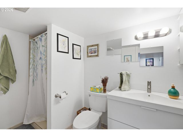 6924 Se MARTINS St, Portland, OR 97206