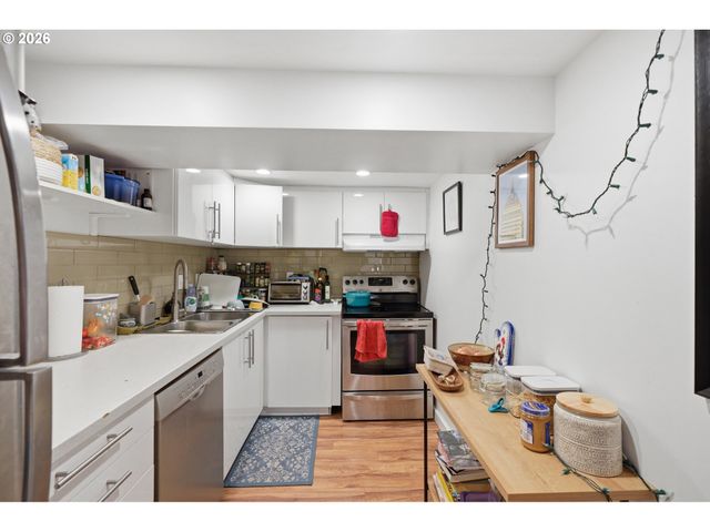 6924 Se MARTINS St, Portland, OR 97206