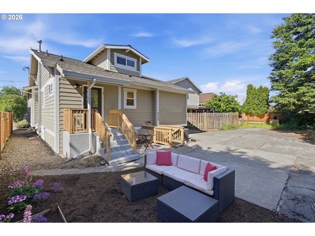 6924 Se MARTINS St, Portland, OR 97206