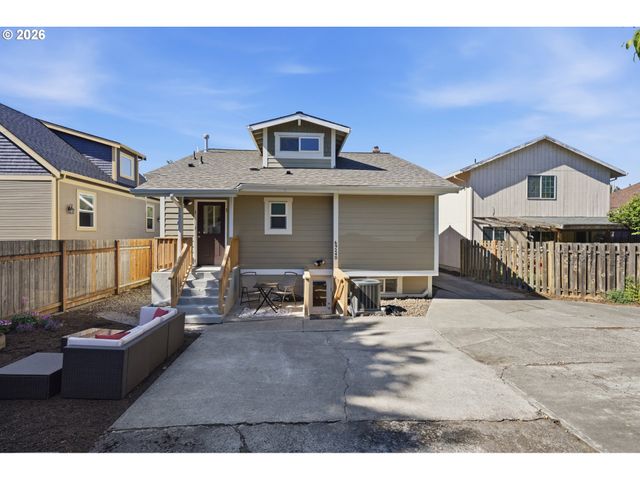 6924 Se MARTINS St, Portland, OR 97206